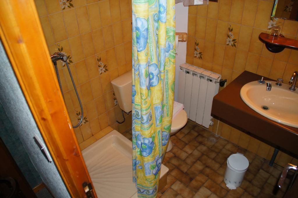 Le Relais Des Vaudois Hotel Freissinieres Стая снимка